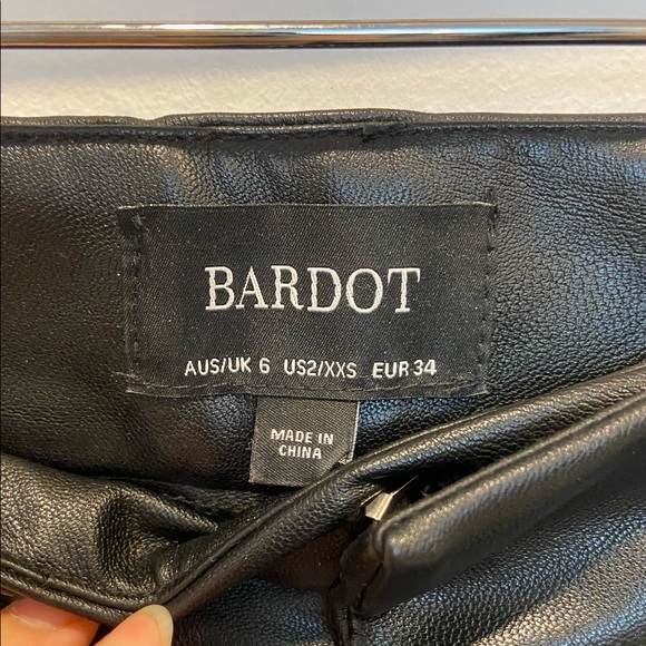 NWOT Bardot Vegan Leather Riley Cargo Pants in Black - Picture 9 of 10